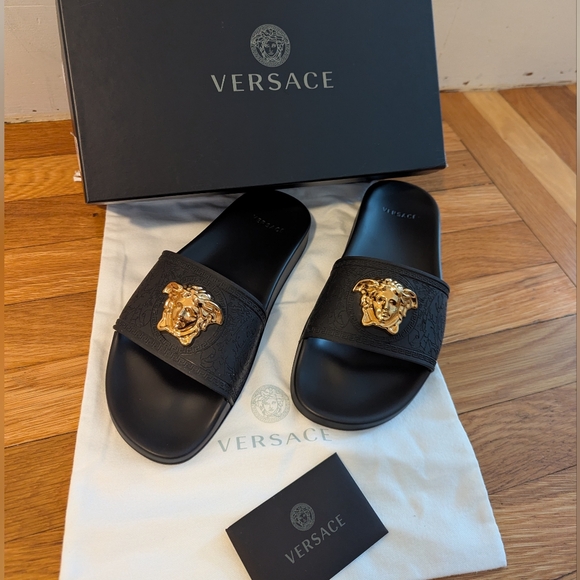 NEW Versace Black Pool Slide Sandals with Gold Medusa Head - Picture 2 of 16